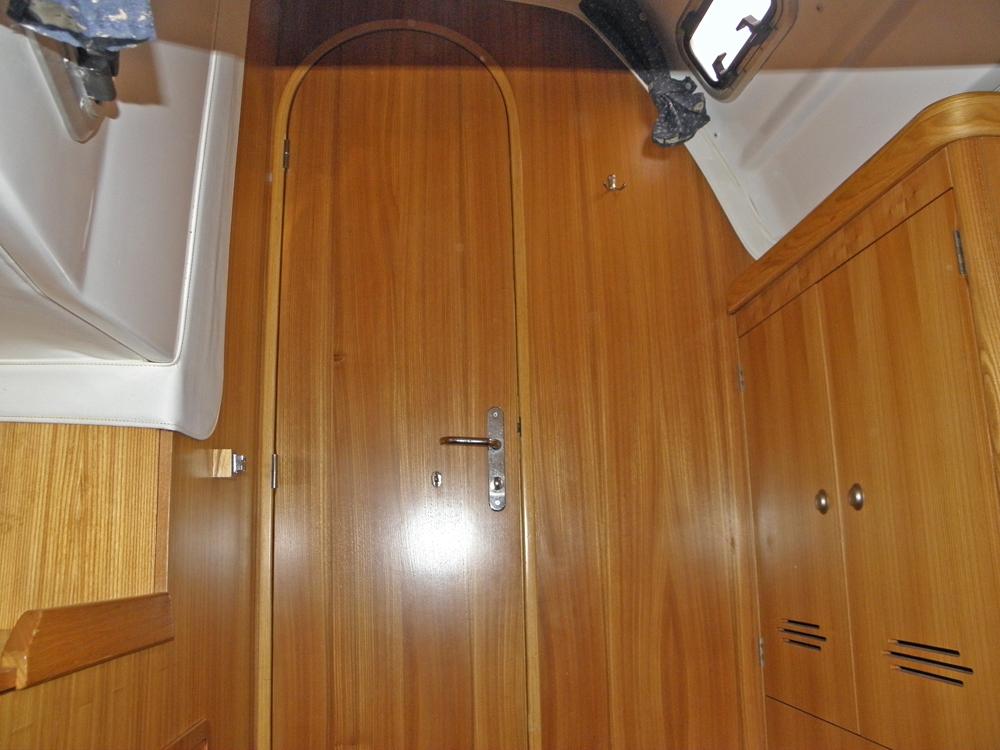 Aft cabin, Accommodation